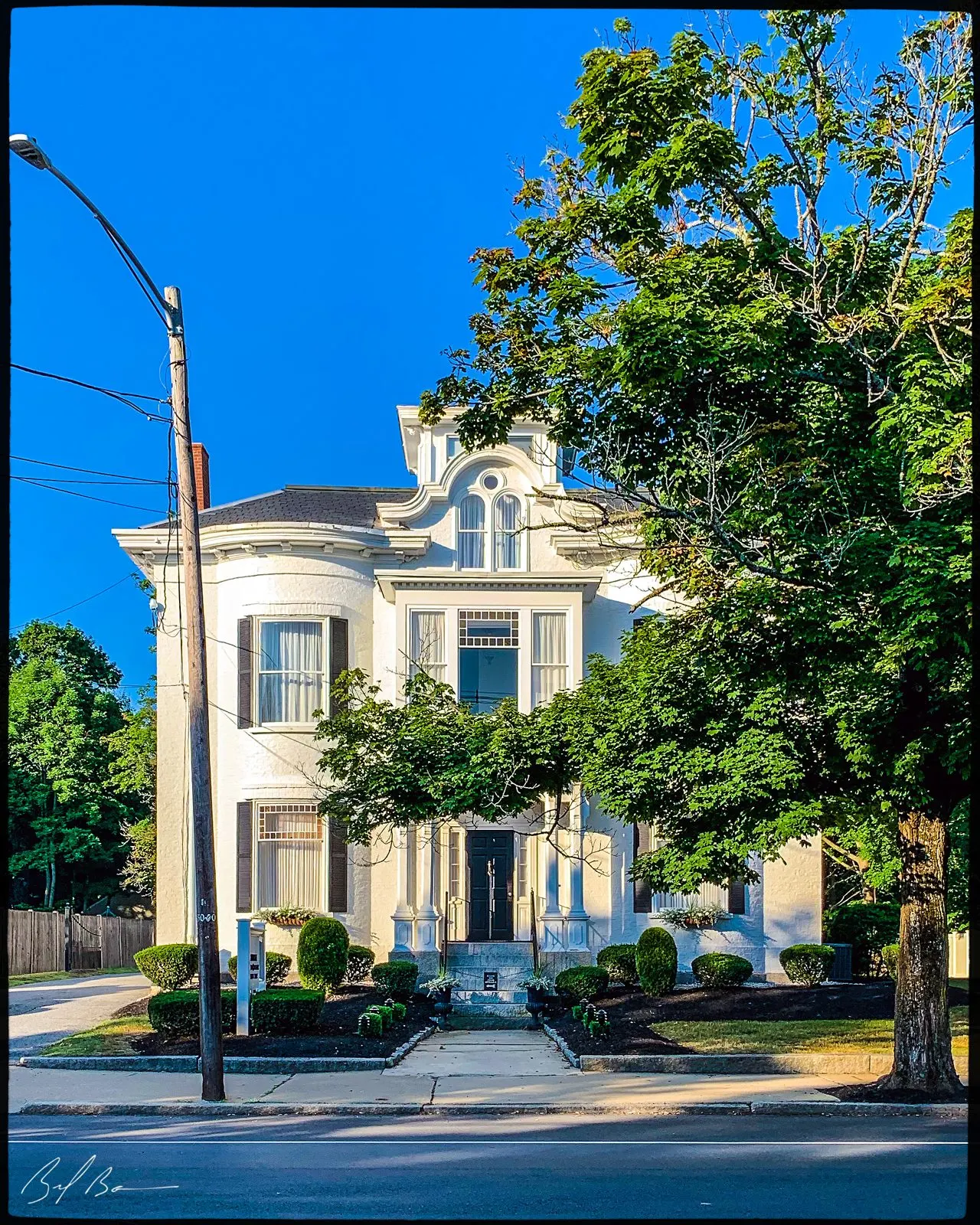 193 High Street, a painted-brick Italianate house with a central pavilion